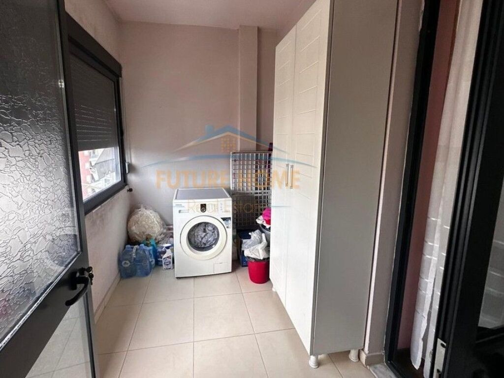 Shitet, Apartament 3+1+2 ,Unaza e Re ,Tiranë