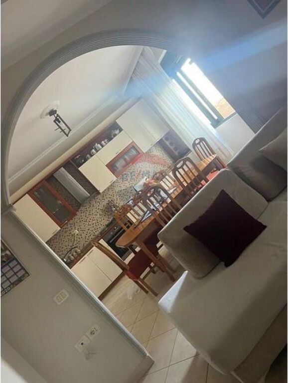 🏡 Apartament 2+1 me Qira – Lungomare, Vlorë
