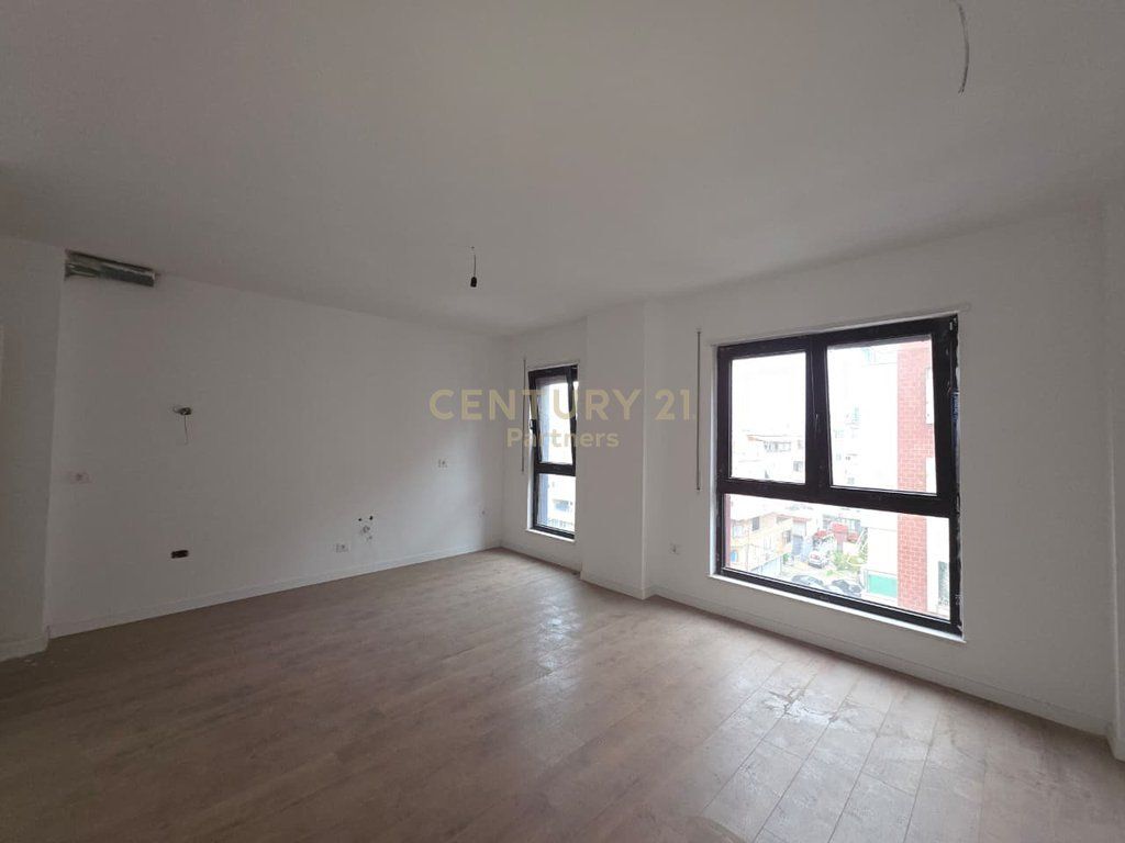 OKAZION - SHESIM APARTAMENT 2+1+2 – KOMUNA E PARISIT PRANE BAR "OSLO"