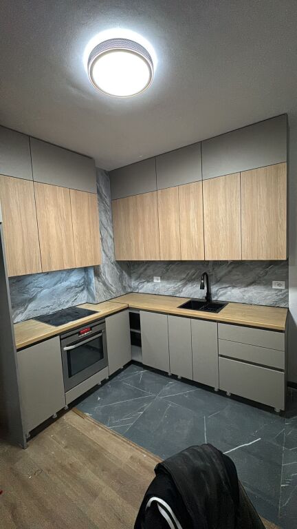 Jepet me Qera Apartament 1+1+Ballkon ne Kamez