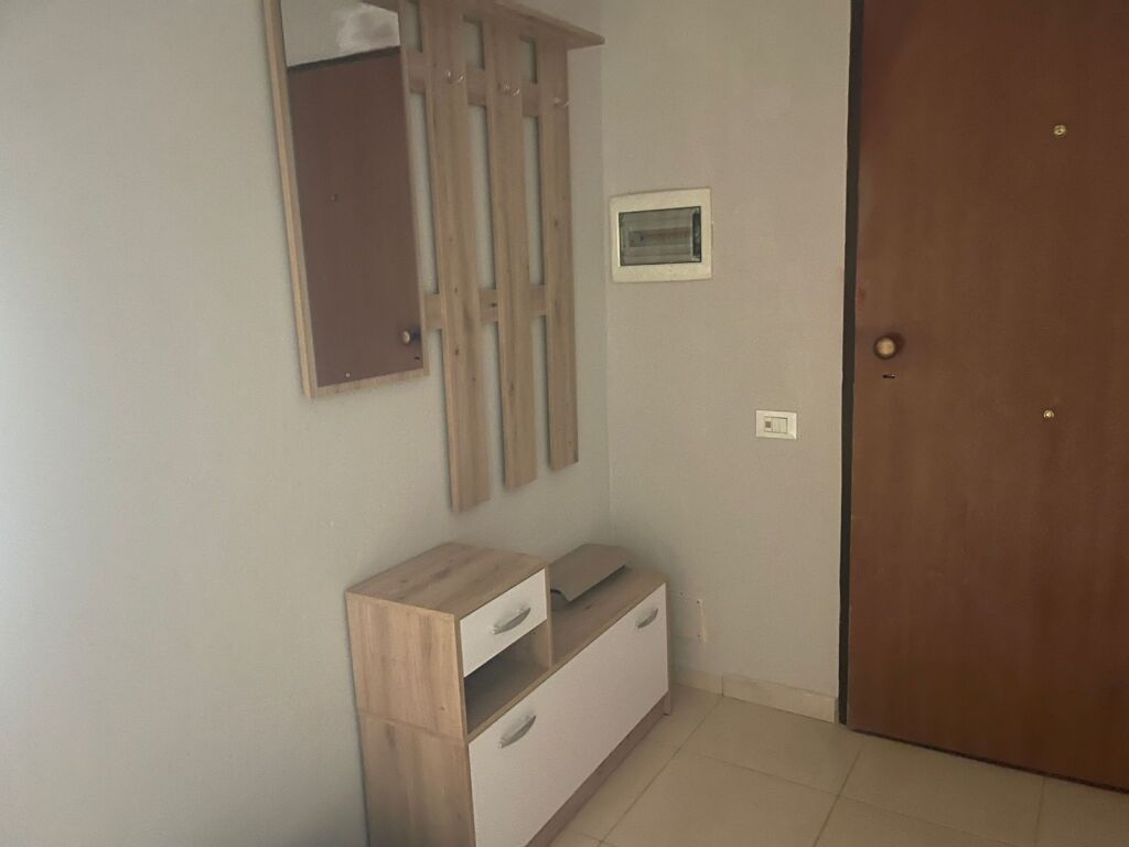 🏢Brryli, vicino a Bar Votra, affittasi appartamento 1+1, arredato 45,000Leke   