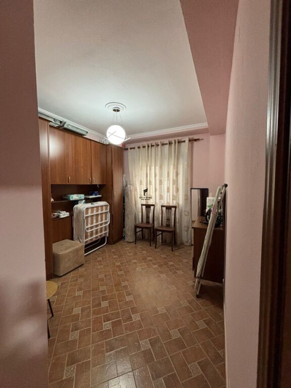 SHITET APARTAMENT 2+1 5 MAJI 12.500.000 LEKE FH-66918