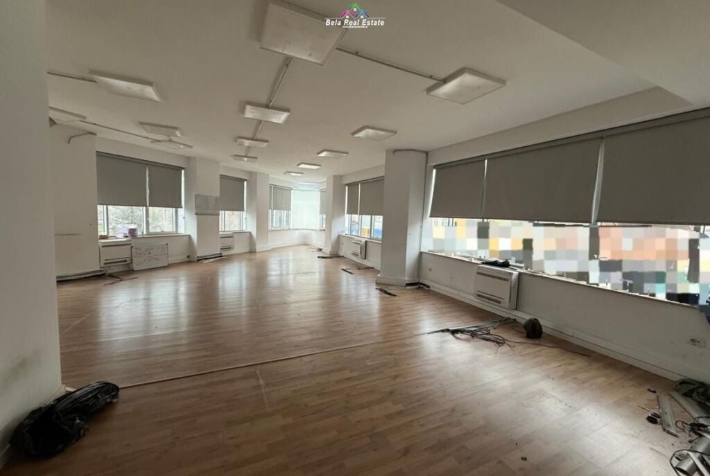 Zyre Me Qera tek Stadiumi Dinamo (ID BZ2900) Tirane