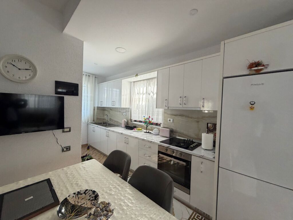 Shitet Shtëpi Private 1-Katëshe në Bathore (Kamëz)