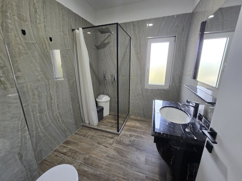 APARTAMENT 2+1+2+ POST PARKIMI | ME QIRA | LIQENI I FARKËS