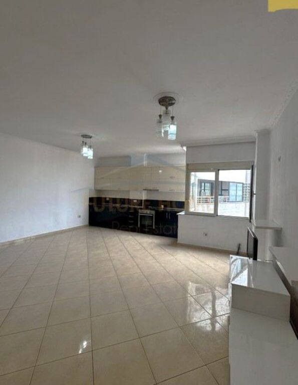 Shitet, Apartament 2+1+2, Unaza e Re prane Rotondos.