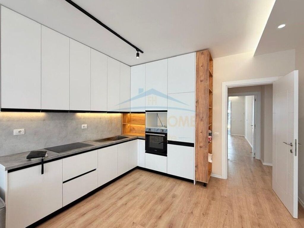 Shitet, Apartament 2+1, Univers City