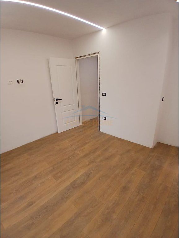 Shitet Apartament 1+1, 21 Dhjetori