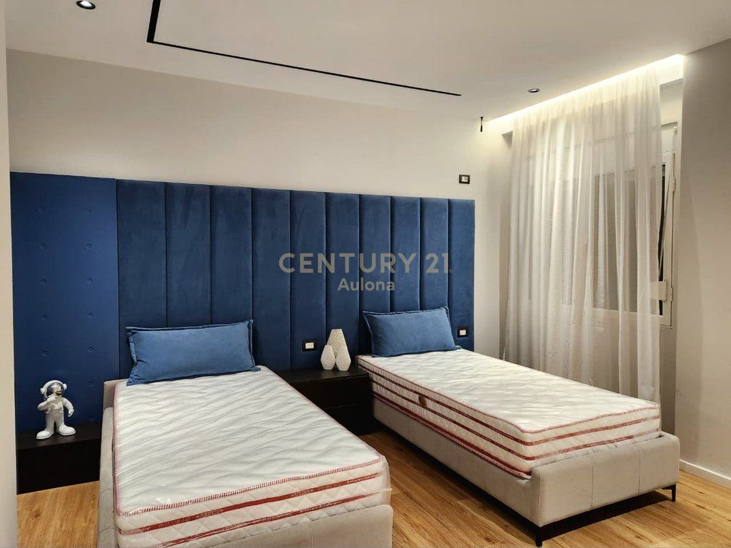 APARTAMENT MODERN 2+1 ME QIRA PRANE LUNGOMARE 1