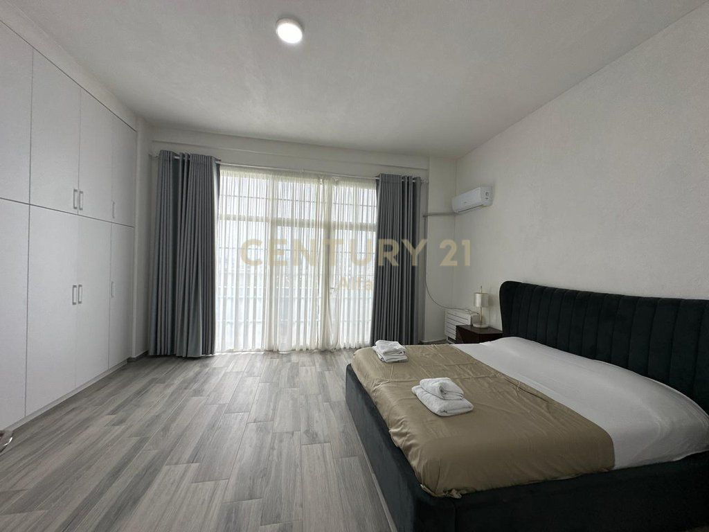 PENTHOUSE MODERN ME QIRA NË PASKUQAN!