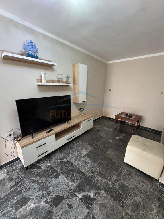 Affitto Appartamento 2+1+2, Via Fortuzi, Tirana