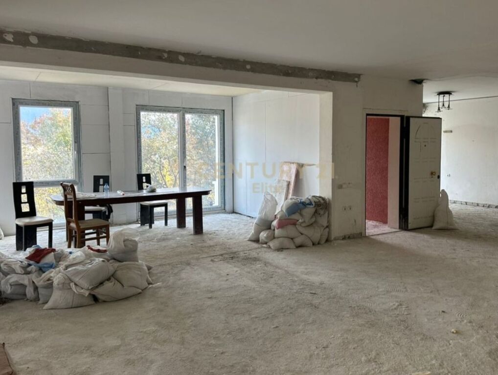 Godinë multifunksionale për qera