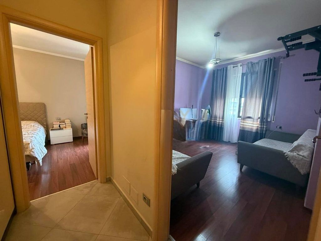 SHITET APARTAMENT 2+1+1 NE ZONEN E OXHAKUT