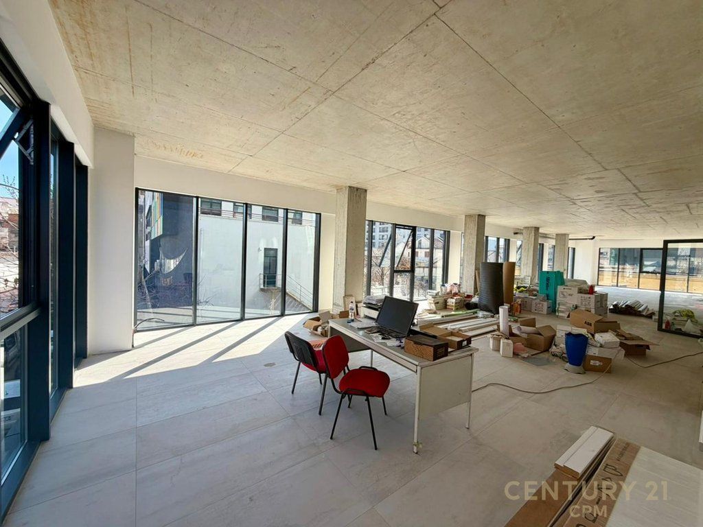 AMBIENT 110 METRA OPEN SPACE BUZE RRUGES BARRIKADAVE PER QIRA!