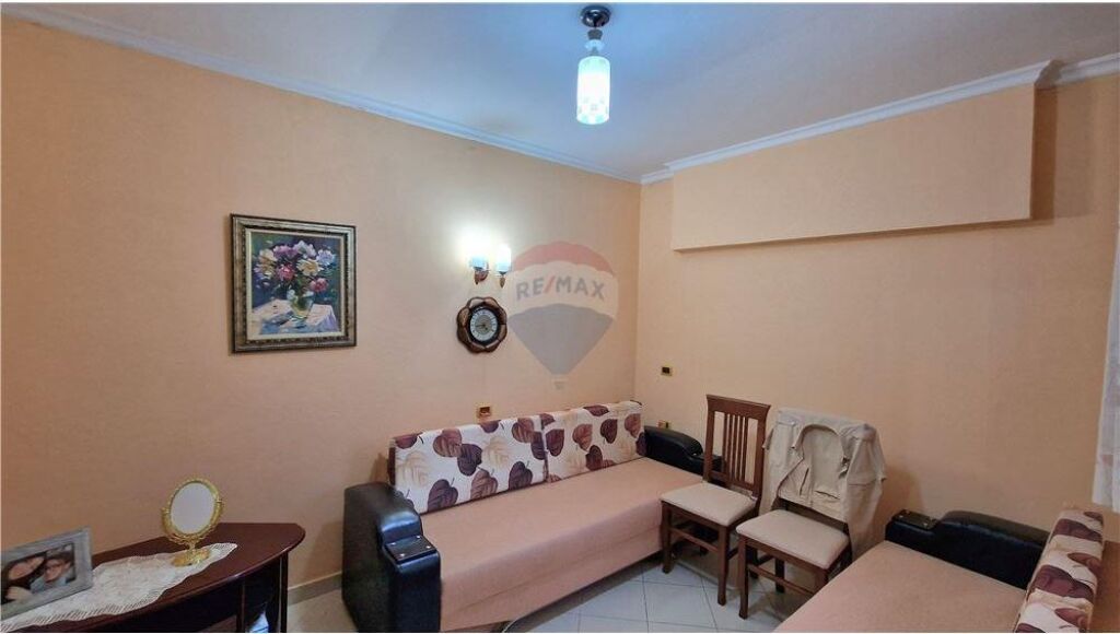 🏡 Shtëpi Private për Shitje – Vlorë (Çole, Lagjja “24 Maj”)