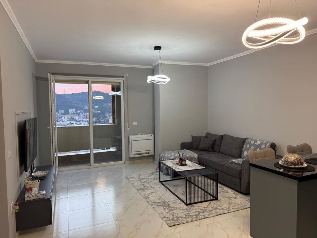 Disponojme apartament 1+1 per qera tek Kompleksi Golden Park,Rruga e Kavajes.