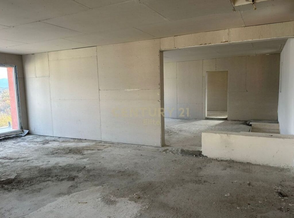 Godinë multifunksionale për qera