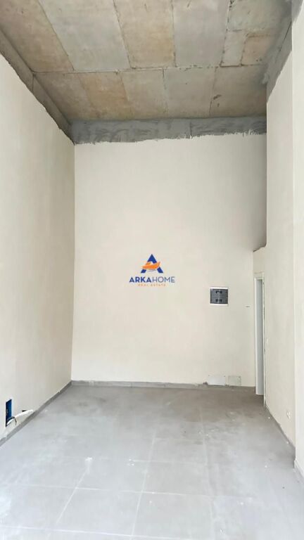 BUSINESS PREMISES FOR RENT 30M2 "PAZARI I RI" 100,000 LEKE