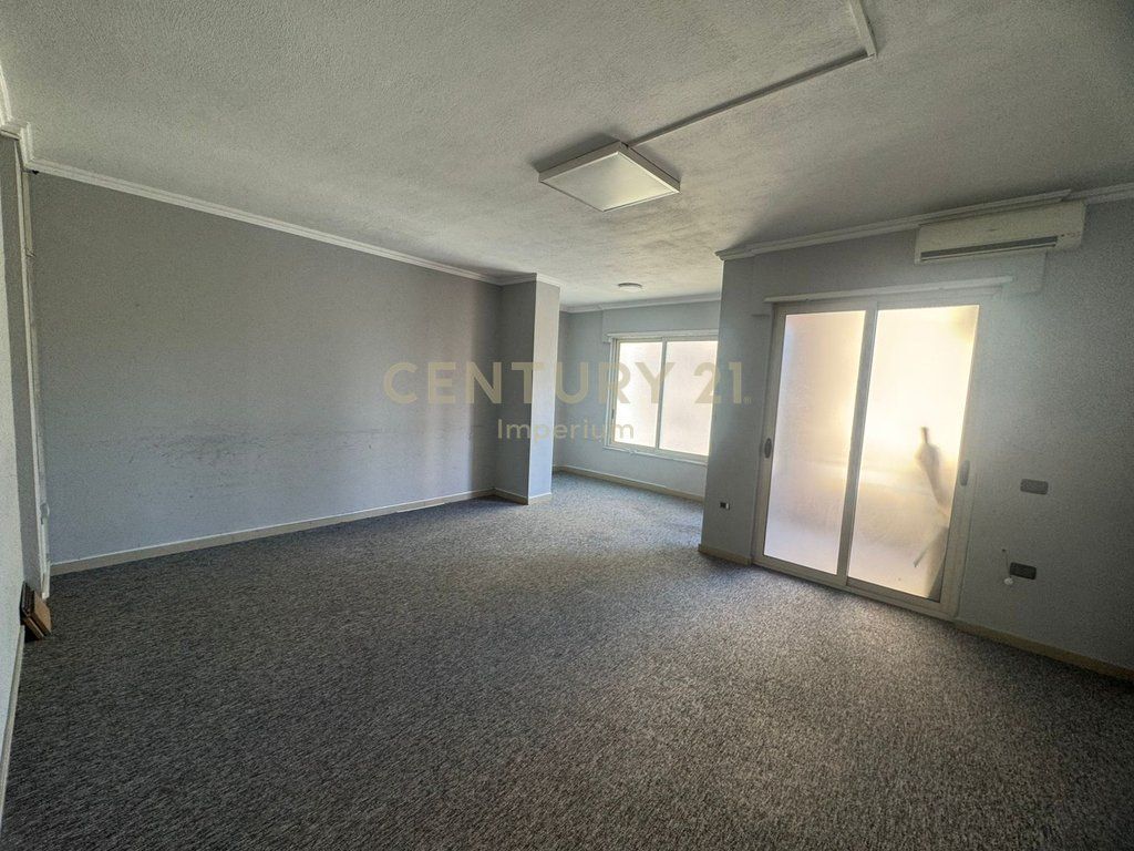 Ambient Open Space 585 m² për Qira – Globe