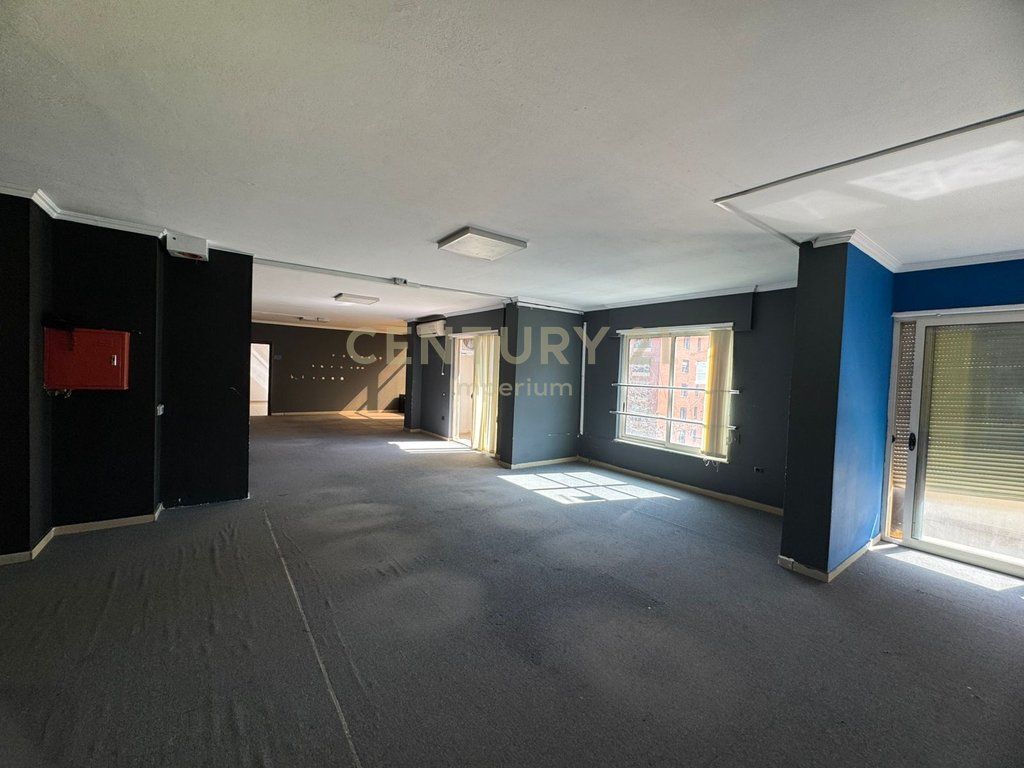 Ambient Open Space 585 m² për Qira – Globe