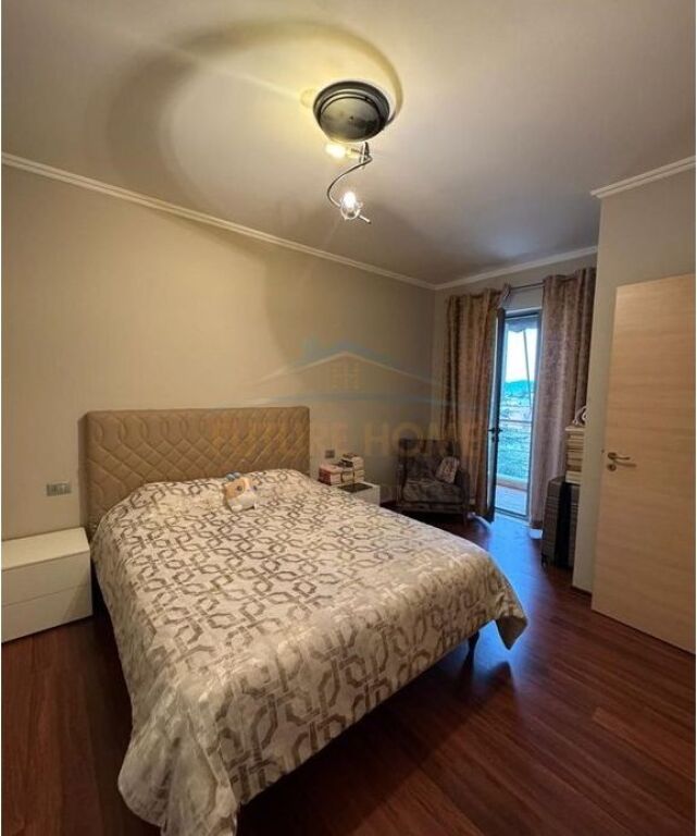 Shitet,Apartament 2+1+2, Kompleksi Tower Bridge,Rruga e Dibres.