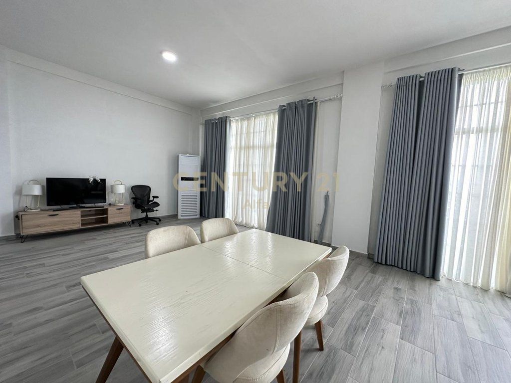 PENTHOUSE MODERN ME QIRA NË PASKUQAN!