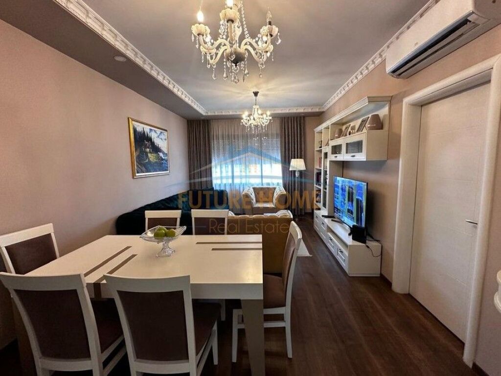 Shitet, Apartament 3+1+2 ,Unaza e Re ,Tiranë