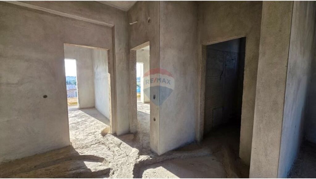 🏡 Vilë 3-katëshe për Shitje – Lagjia 24 Maji, Vlorë