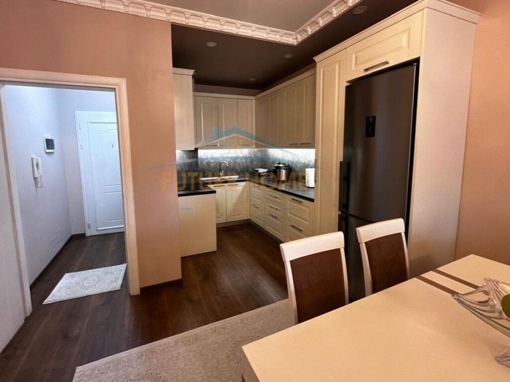 Shitet, Apartament 3+1+2 ,Unaza e Re ,Tiranë