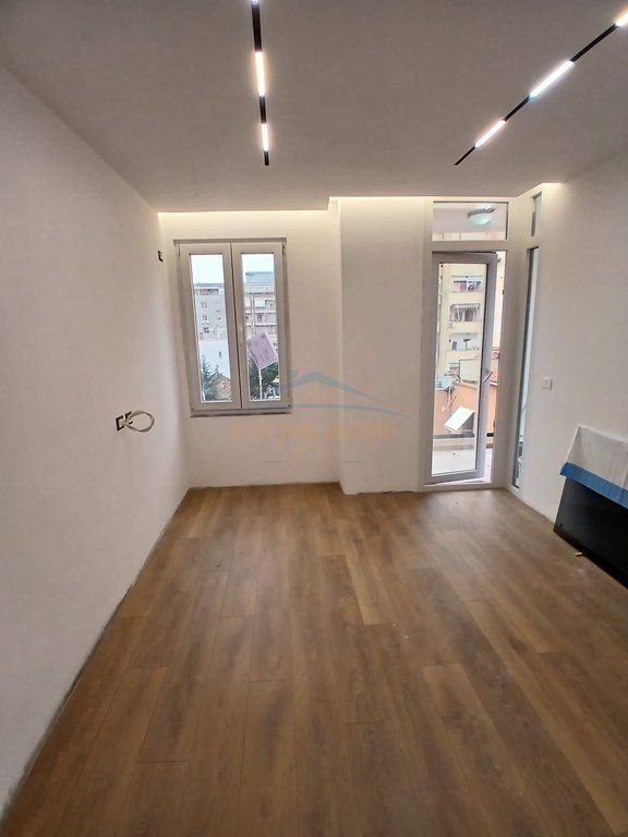 Shitet Apartament 1+1, 21 Dhjetori