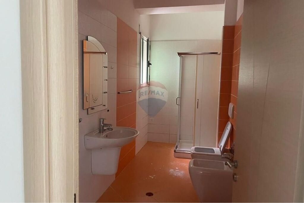 🏡 Apartament 3+1 me Qira – Pranë Parkut Aulona, Vlorë