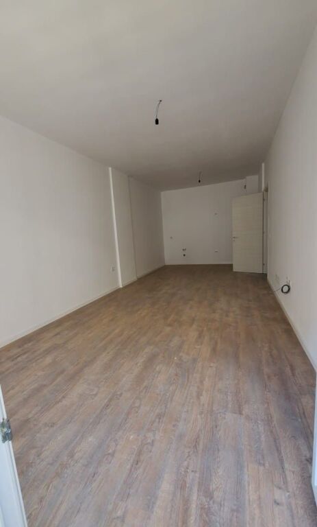 SHITET APARTAMENT 1+1 – Kompleksi E-88, Dritan Hoxha