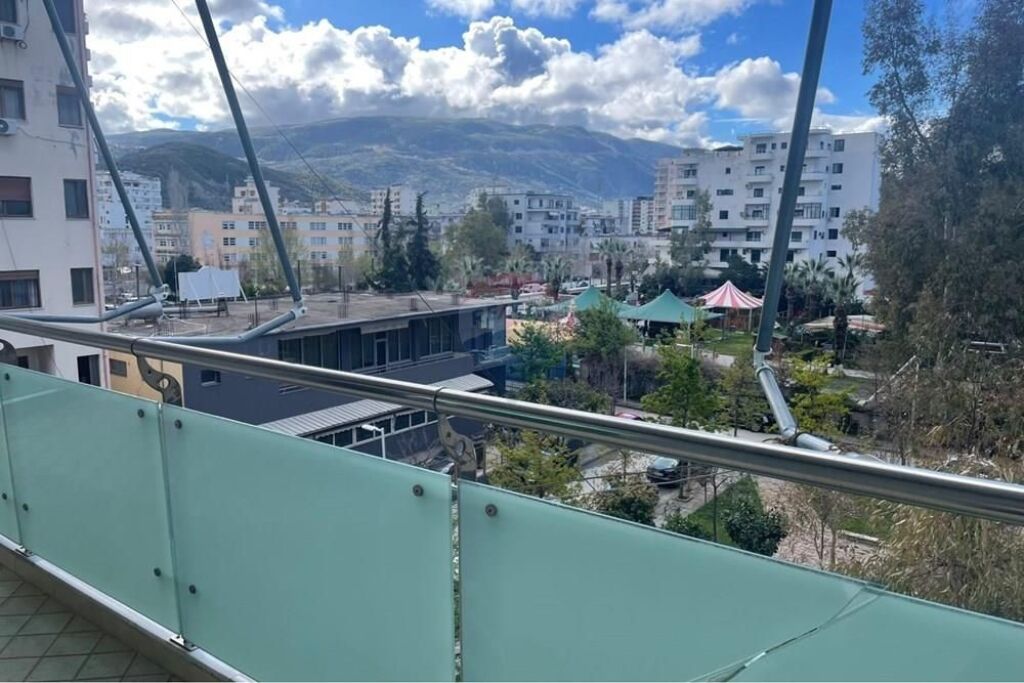 🏡 Apartament 3+1 me Qira – Pranë Parkut Aulona, Vlorë