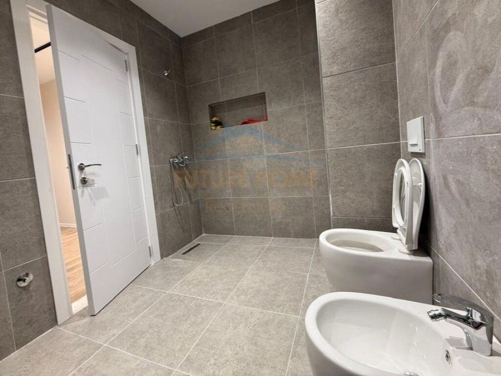 Shitet, Apartament 2+1, Univers City