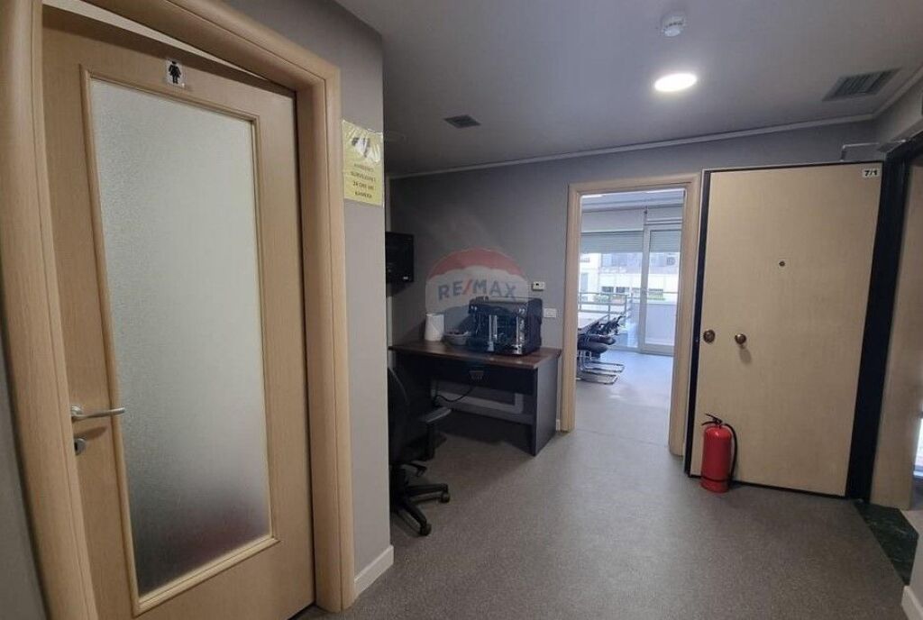 Zyrë - Për Qira - Libri Universitar, Tiranë