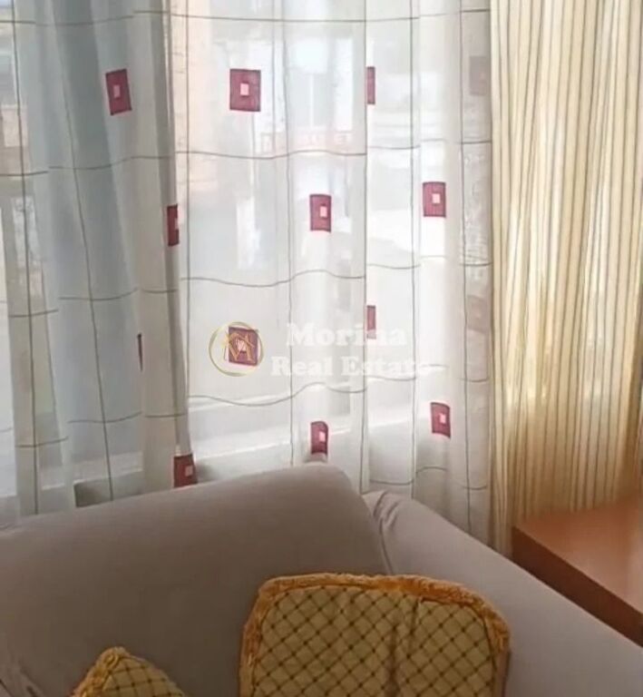 Qera | Shtëpi private 2 + 1 | Laprak | 400 €/muaj