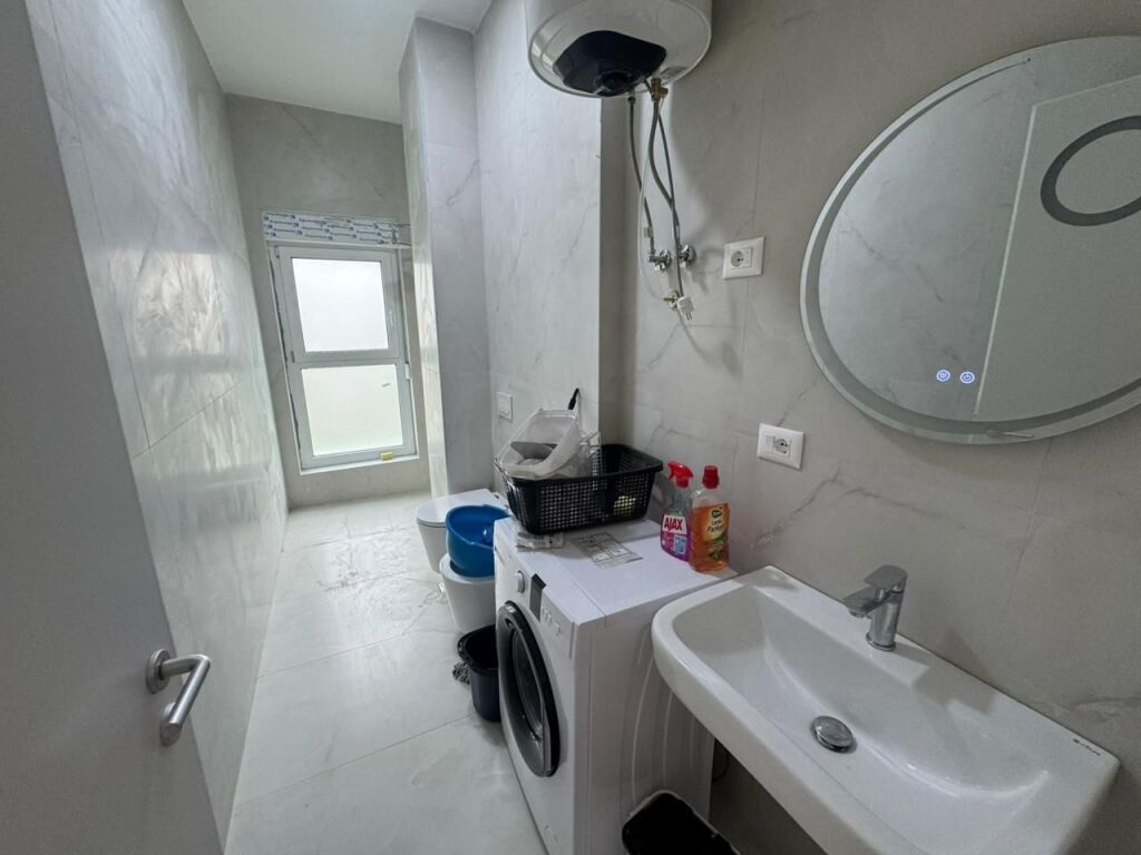 🏡 AFFITTASI APPARTAMENTO 1+1  📍 Posizione: Ali Demi, Complesso Kadiu💰 Prezzo: 50.000 lek / mese