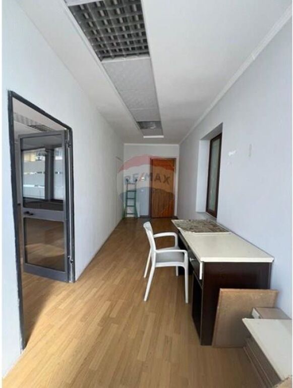 AMBIENTE PER AFFARI IN CENTRO!