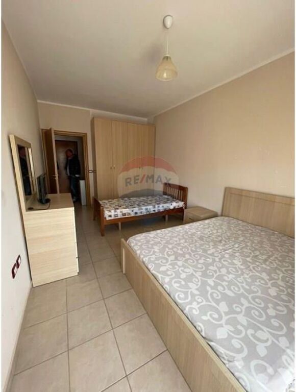 🏡 Apartament 1+1 me Qira – Lungomare, Vlorë