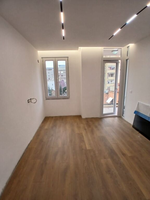 Shitet , Apartament 1+1 , 21 Dhjetori , Tirane