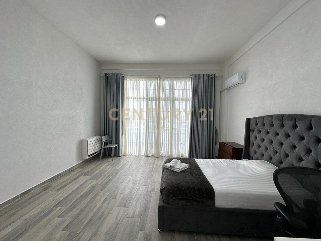 PENTHOUSE MODERN ME QIRA NË PASKUQAN!