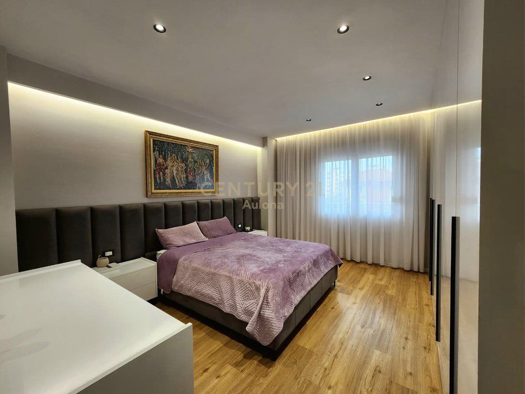 APARTAMENT MODERN 2+1 ME QIRA PRANE LUNGOMARE 1