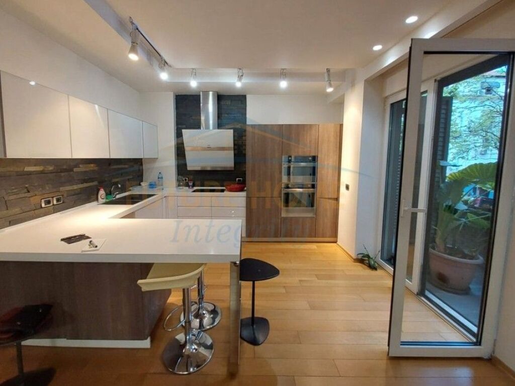 Affitto, Appartamento per Uffici, Blloku, Tirana.