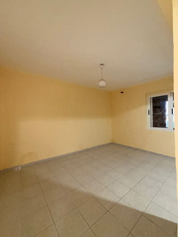 SHITET 2+1 ME BALLKON SPITALI DURRES