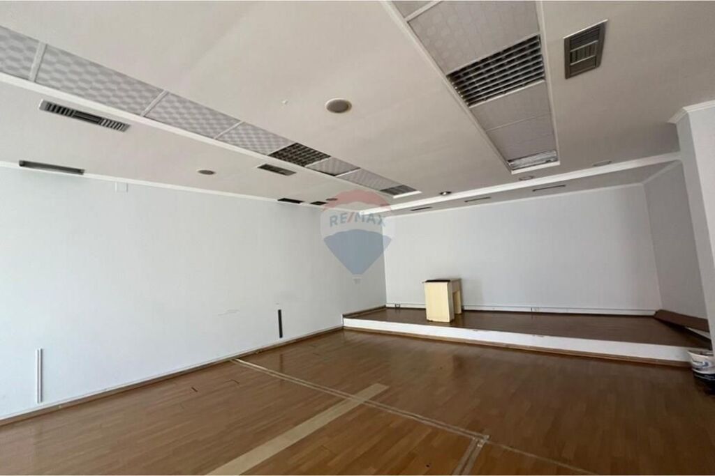 AMBIENTE PER AFFARI IN CENTRO!