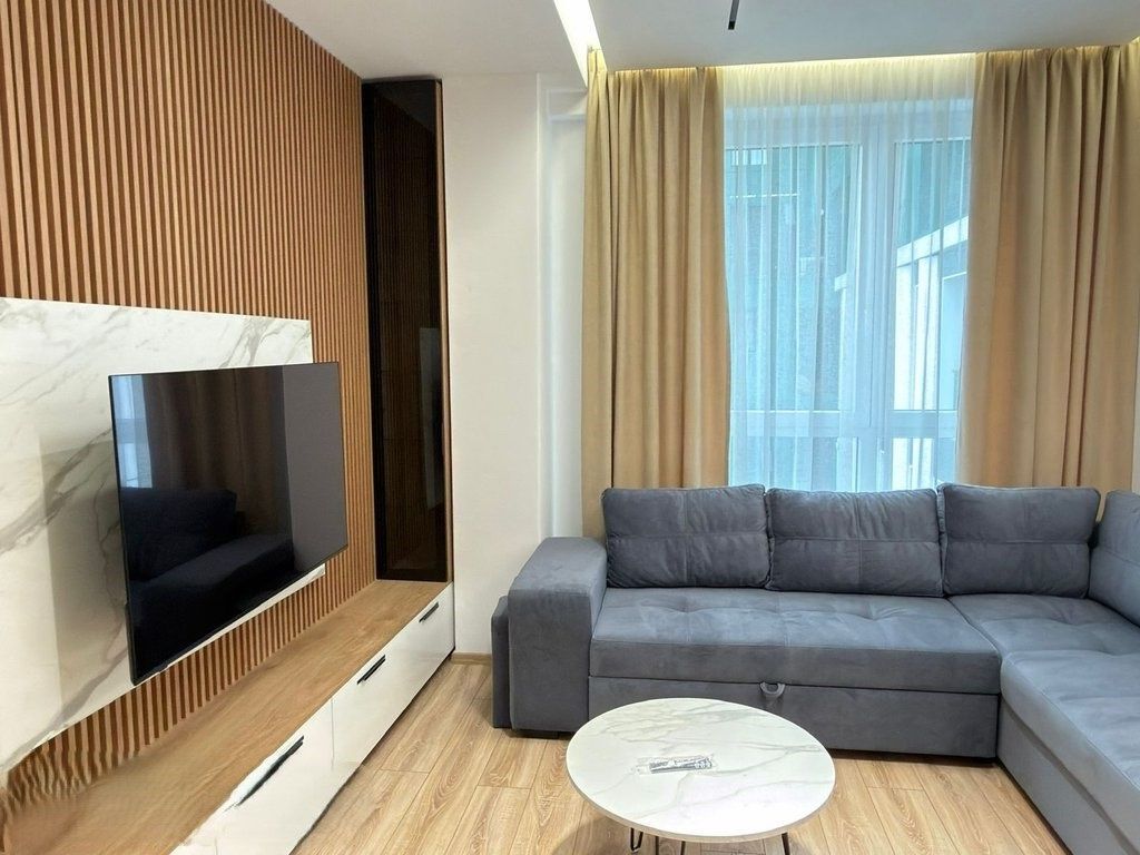 Apartament 2+1 Me Qira në Komunën e Parisit, Tiranë