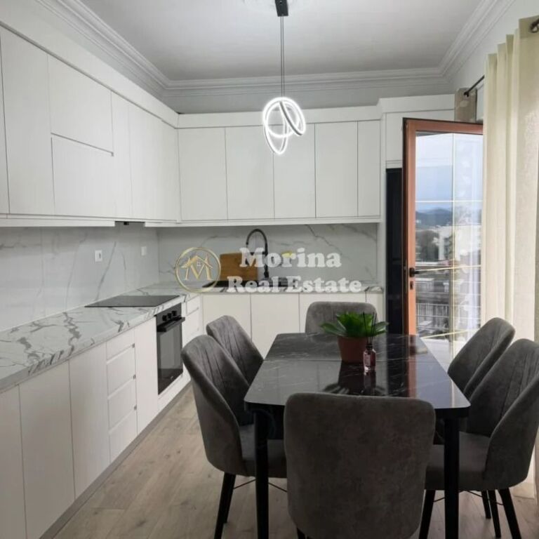 Qera | Shtëpi private 2 + 1 | Sauk | 600 €/muaj.