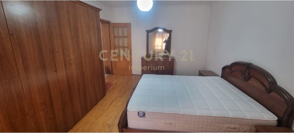 Appartamento 2+1 con cucina separata e 2 balconi in AFFITTO – Laprakë, Tirana
