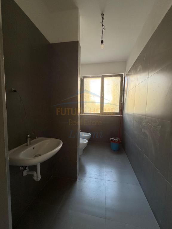 Qera, Vile Rezidenca Green Valley Liqeni i thate