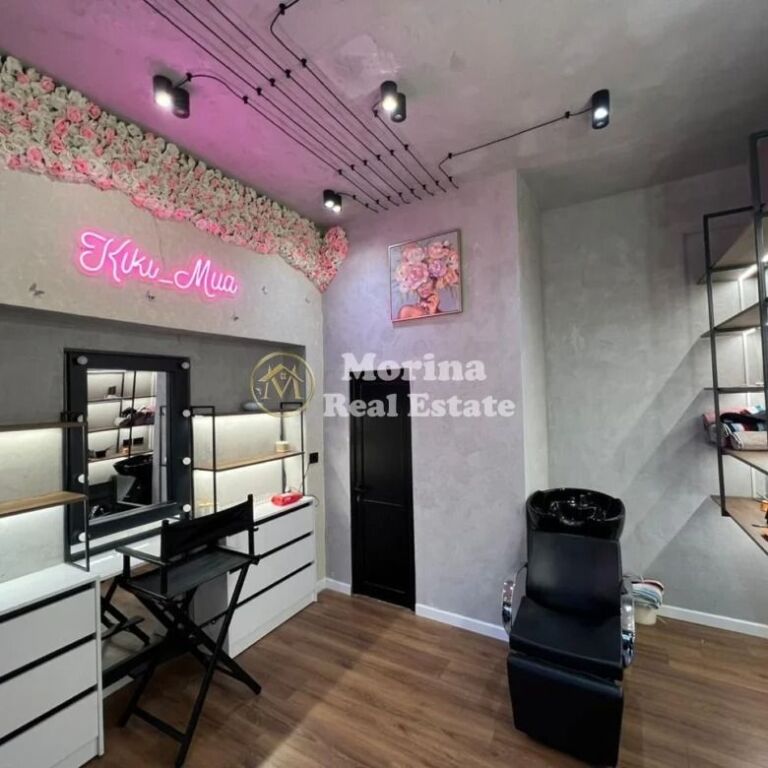 Rent | Business Premises | Martyrs of the Nation Boulevard | 450 €/month